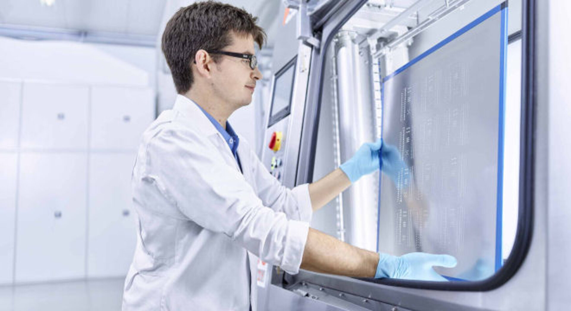 Élimination précise de la pâte à braser mal appliquée sur les circuits imprimés double face pour réduire les déchets et améliorer la qualité d'impression. | © Zestron
