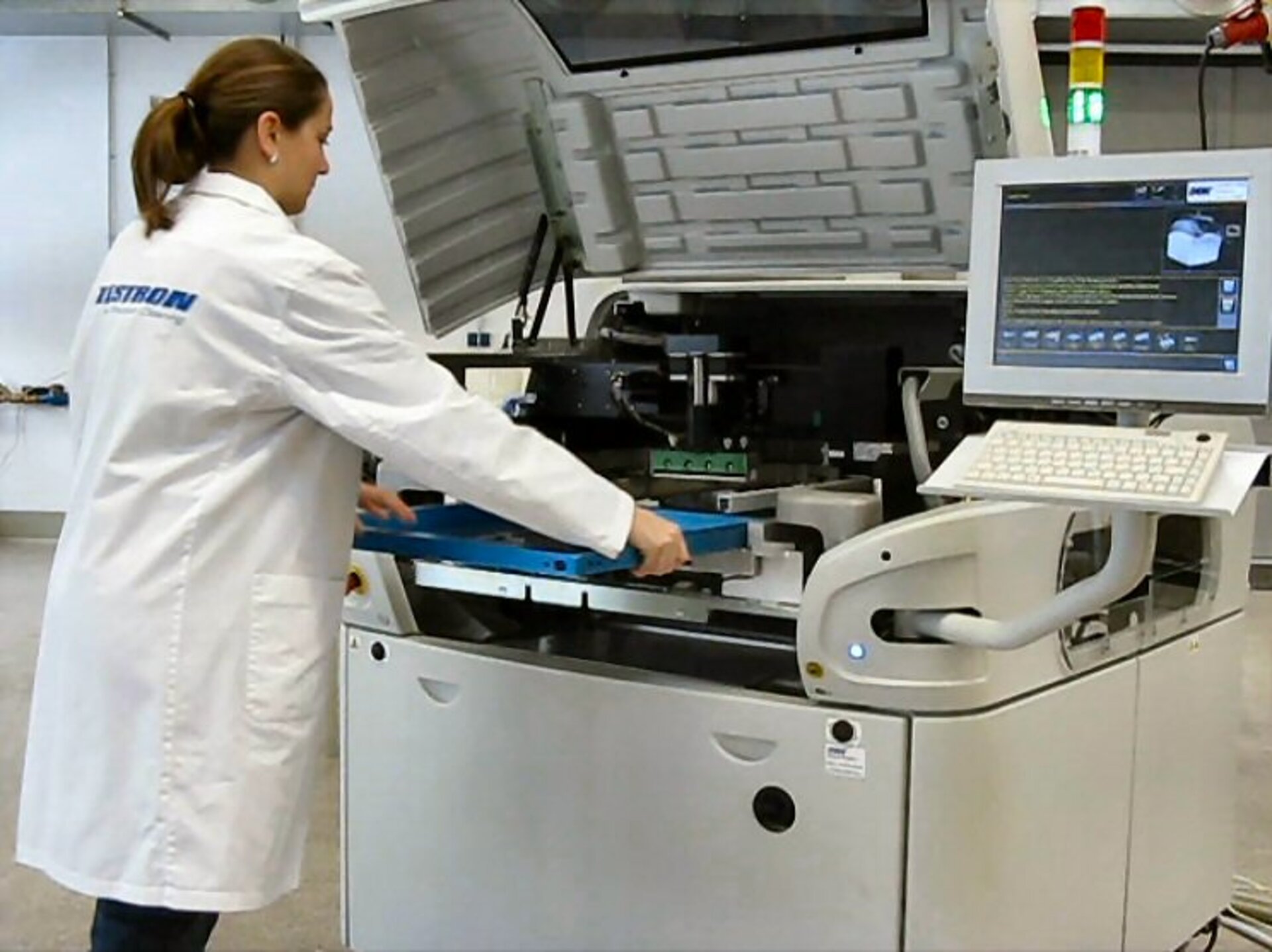 Entretenir régulièrement la face inférieure du pochoir avec des nettoyants compatibles pour garantir un résultat d'impression optimal et cohérent. | © Zestron