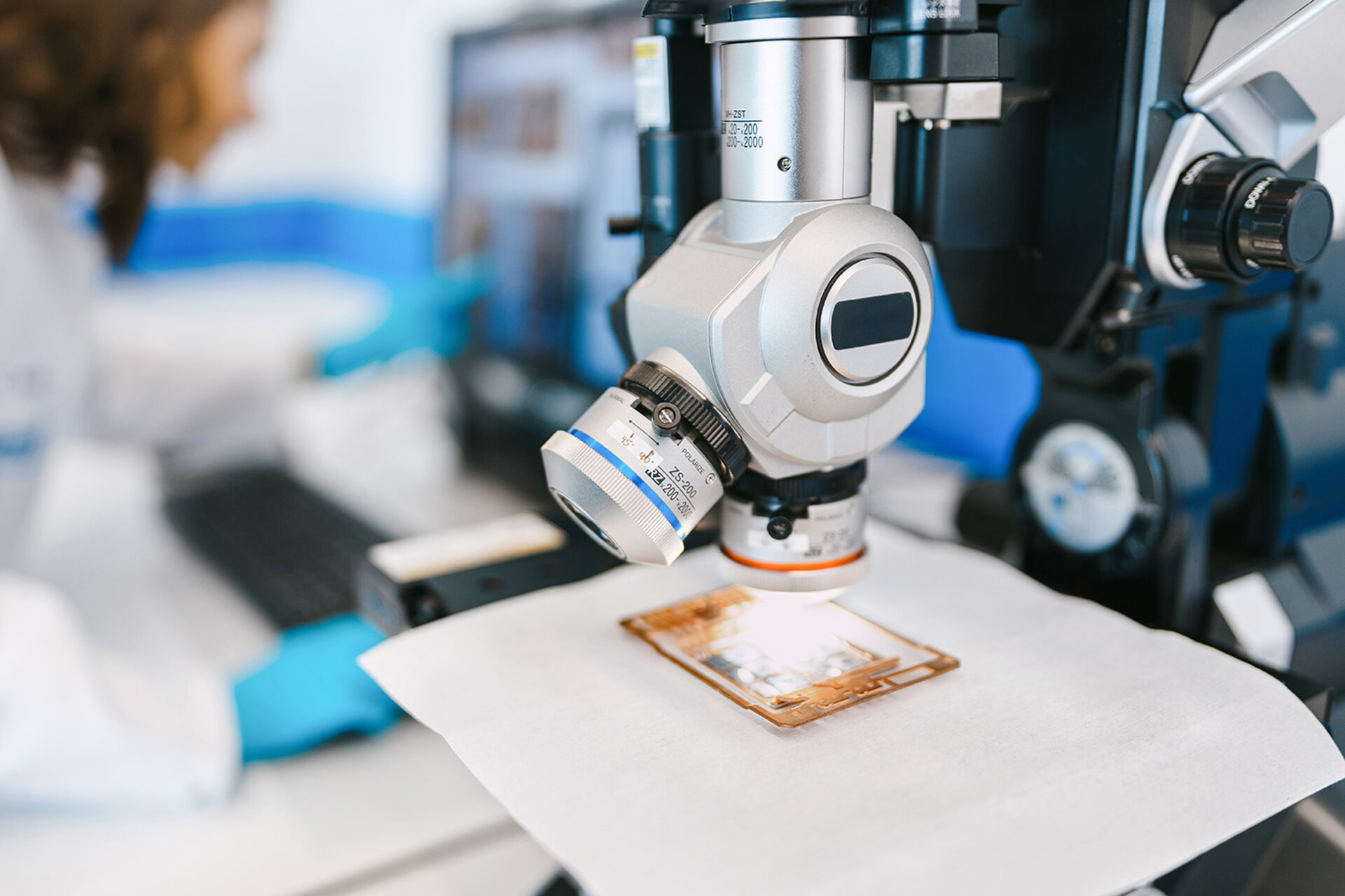 Surface analysis of a halfbridge power module with Keyence microscope | © @The Sour Cherry Fotografie - Michaela Curtis