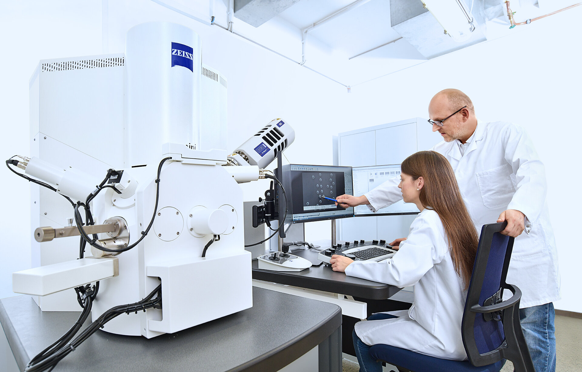 Análisis de la composición química de las superficies de ensamblajes electrónicos.