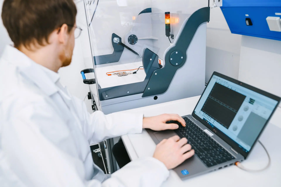 分析センターでDCBを測定